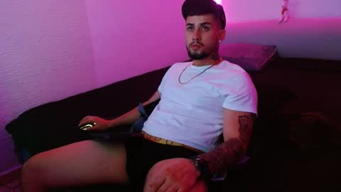 Snapshot of lliamm_2 chatting on January 26, 6:07 am lliamm 2 online show from January 26, 6:07 am