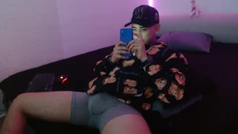 Snapshot of lliamm_2 chatting on January 22, 3:31 am lliamm 2 online show from January 22, 3:31 am