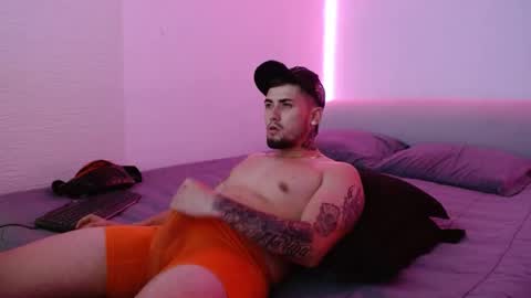 Snapshot of lliamm_2 chatting on February 8, 1:11 am lliamm 2 online show from February 8, 1:11 am