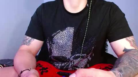 Snapshot of lliamm_2 chatting on October 19, 4:17 am lliamm 2 online show from October 19, 4:17 am