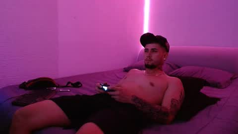 Snapshot of lliamm_2 chatting on February 7, 8:53 pm lliamm 2 online show from February 7, 8:53 pm