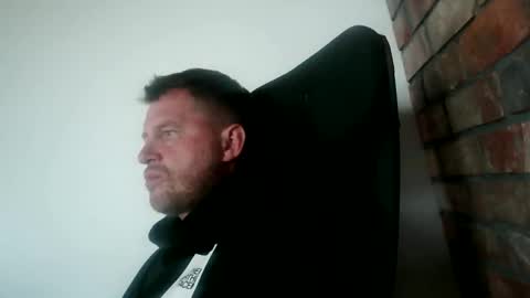 Snapshot of lllukasssxxx chatting on October 11, 12:32 pm lllukasssxxx online show from October 11, 12:32 pm