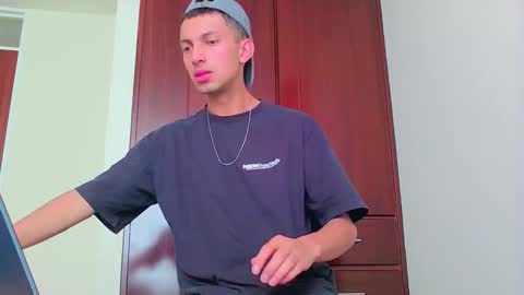 logaan_grey online show from November 3, 4:41 pm