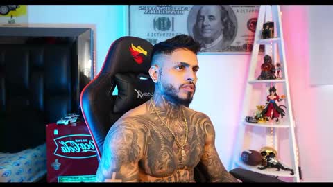 logan_hugh8 online show from February 26, 12:16 pm