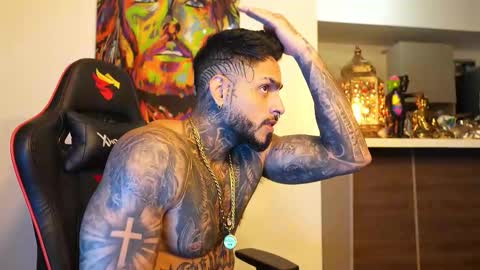 logan_hugh8 online show from September 25, 4:41 am