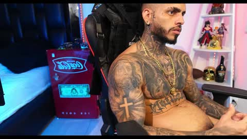 logan_hugh8 online show from December 19, 8:55 pm