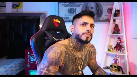 logan_hugh8 online show from March 3, 10:17 am