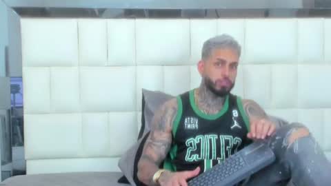 logan_hugh8 online show from July 15, 11:20 pm