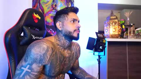 logan_hugh8 online show from October 11, 11:41 pm