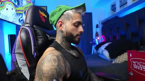 logan_hugh8 online show from February 7, 7:22 am