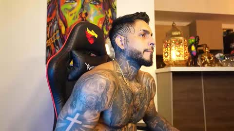 logan_hugh8 online show from September 23, 4:28 am