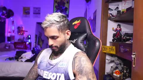 logan_hugh8 online show from March 26, 10:31 am