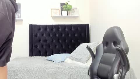 Logan Lux online show from December 14, 6:30 pm