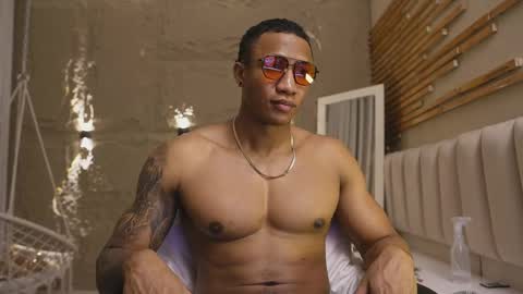 logan_varela online show from May 14, 5:33 pm