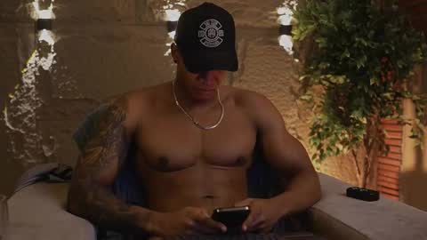 logan_varela online show from November 14, 5:26 pm