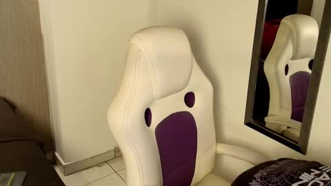 Loganfoster  online show from January 7, 9:31 pm