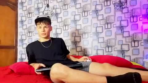 logansteel_ online show from May 12, 6:44 am