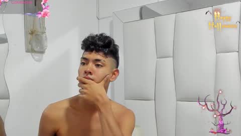 Snapshot of logantwink18 chatting on October 24, 10:05 am logantwink18 online show from October 24, 10:05 am