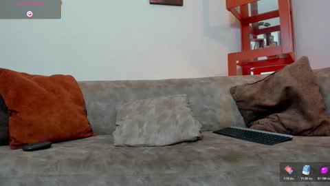 logantwink18 online show from December 22, 2:07 am