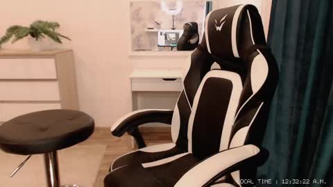 Snapshot of lola_anderson chatting on March 3, 7:32 am  Lola  online show from March 3, 7:32 am