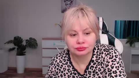Snapshot of lola_anderson chatting on October 21, 7:35 am  Lola  online show from October 21, 7:35 am