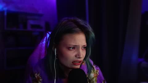 lola online show from November 28, 9:49 am