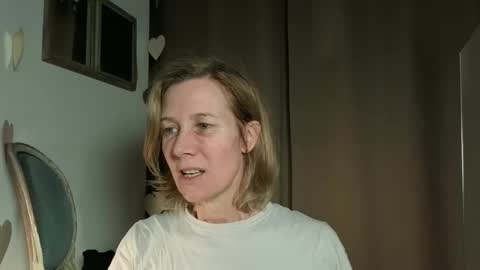 lola_belgium online show from March 30, 3:45 pm