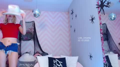 Lola online show from October 22, 4:30 pm