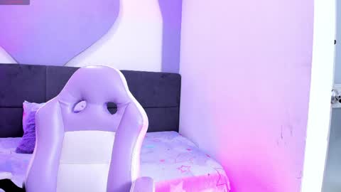 lola_sweeet18 online show from May 22, 9:38 am