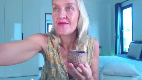 Lola online show from February 26, 5:22 am