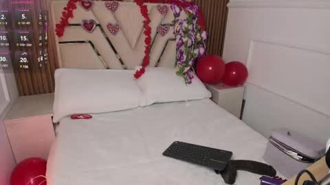 Snapshot of lolaangellx chatting on February 14, 11:42 pm Lola Angel online show from February 14, 11:42 pm