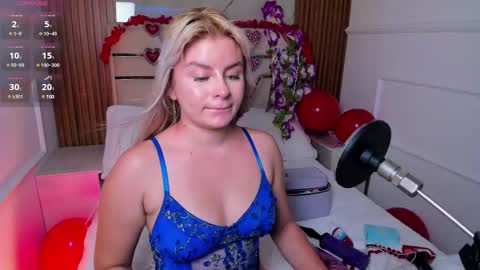 Snapshot of lolaangellx chatting on February 14, 8:37 pm Lola Angel online show from February 14, 8:37 pm