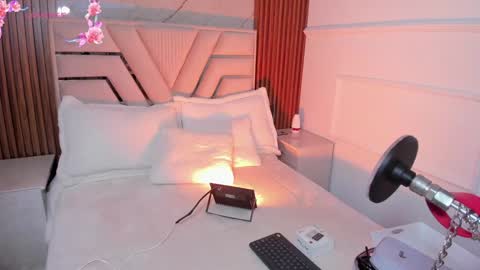 Snapshot of lolaangellx chatting on January 27, 8:39 pm Lola Angel online show from January 27, 8:39 pm
