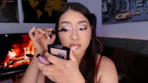 lolaasmith_21 online show from July 20, 6:20 pm