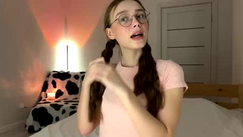 lolaatate online show from March 16, 2:04 am