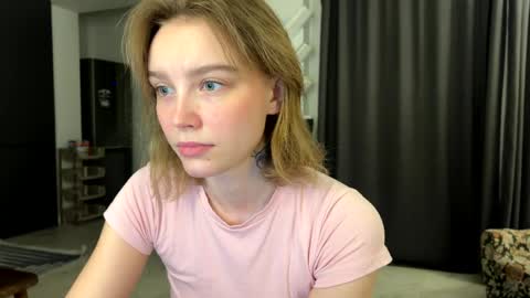 lolaatatee online show from May 21, 8:26 pm