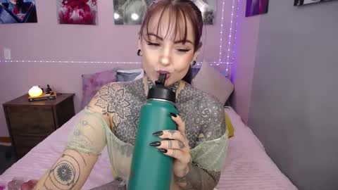 Lola online show from November 4, 5:58 pm