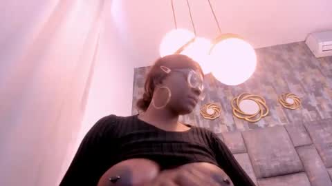 lola online show from October 9, 2:11 pm