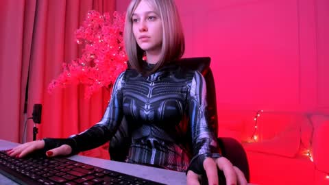 lolalemona online show from December 15, 7:24 am