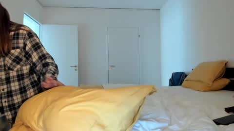 Lola doll online show from April 13, 3:05 pm