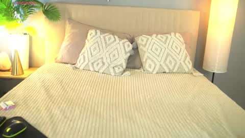 Lola online show from February 28, 8:40 am