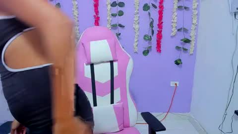 loly_skinny online show from January 3, 5:31 pm