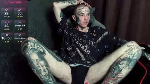 Snapshot of lone1ycrystal chatting on October 17, 9:19 pm Chris online show from October 17, 9:19 pm