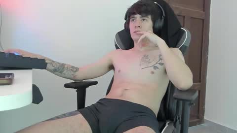 Snapshot of lonelyhotboy0 chatting on October 14, 3:04 pm Kevin online show from October 14, 3:04 pm