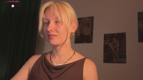 Snapshot of lora_hellyeah chatting on September 13, 4:42 pm Lora heil online show from September 13, 4:42 pm