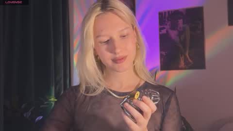 Snapshot of lora_hellyeah chatting on September 30, 4:28 pm Lora heil online show from September 30, 4:28 pm