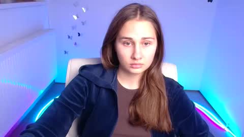 Snapshot of lora_kisses chatting on October 13, 5:09 am Lora online show from October 13, 5:09 am
