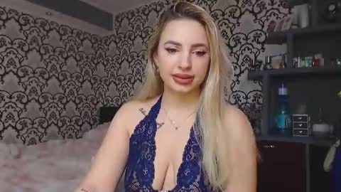 Queen LoraSinClare online show from March 2, 8:10 am