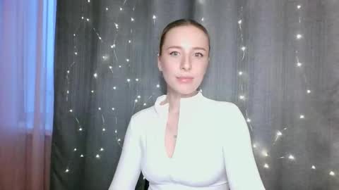 loravine online show from March 25, 2:57 pm