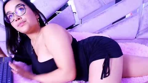 Snapshot of lorein_dim chatting on October 9, 8:47 pm Lorein online show from October 9, 8:47 pm